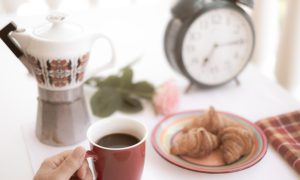 Ora ideală pentru cafeaua de dimineață: când și de ce?